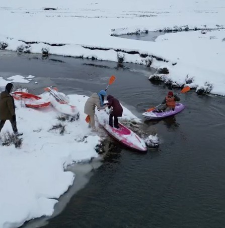 tokat-ordu-sinirinda-donan-mendereslerde-kano-yaptilar