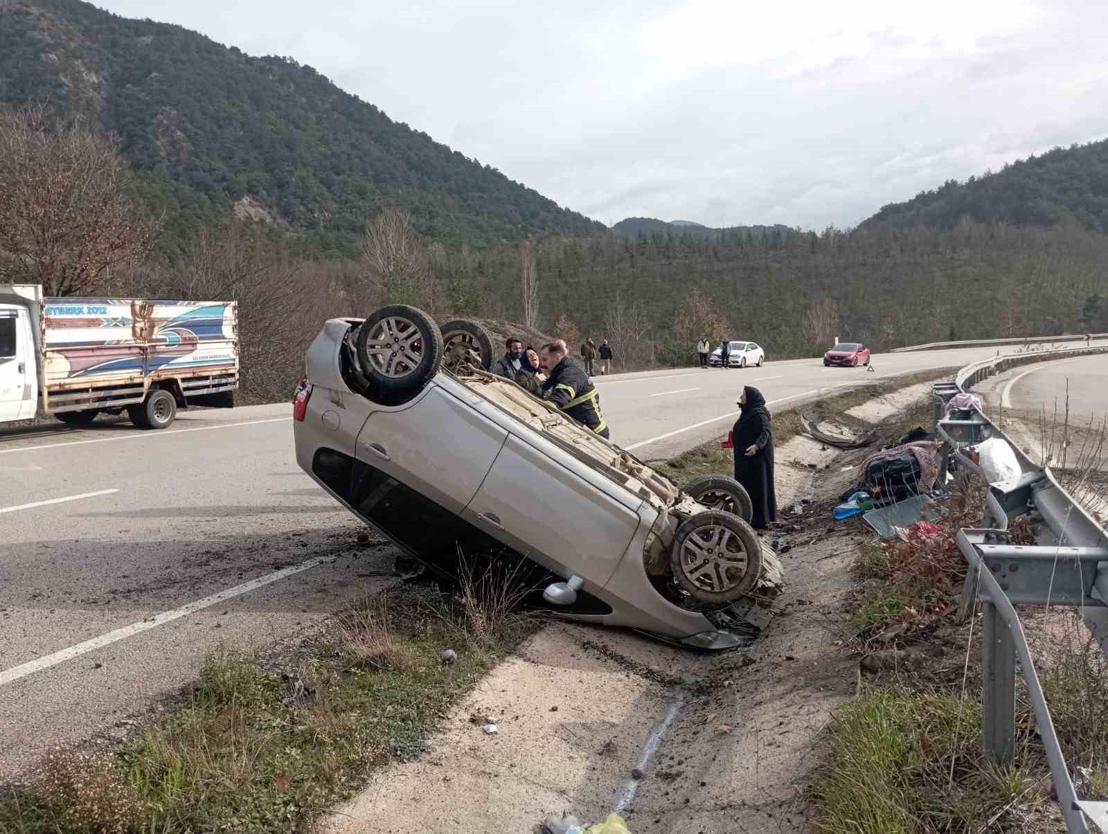 tokatta-kontrolden-cikan-otomobil-ters-dondu-5-yarali