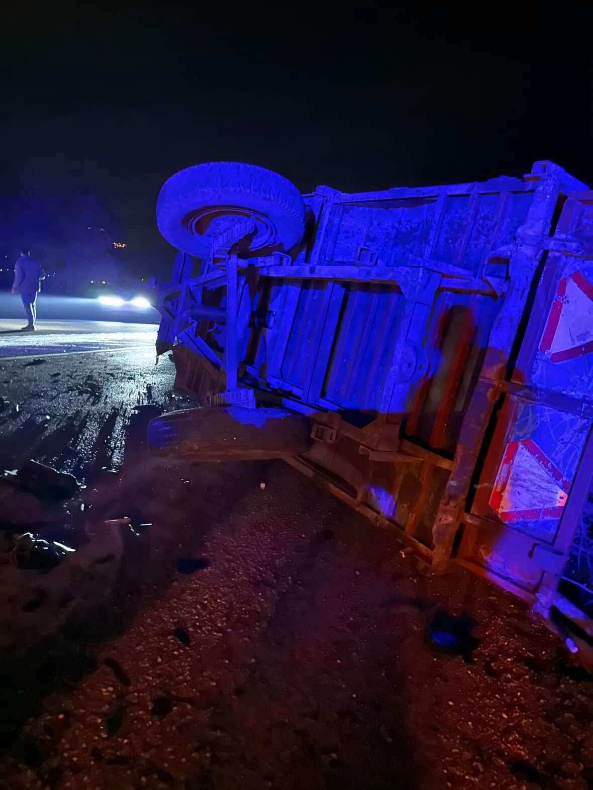 tokatta-otomobil-traktorle-carpisti-4-yarali