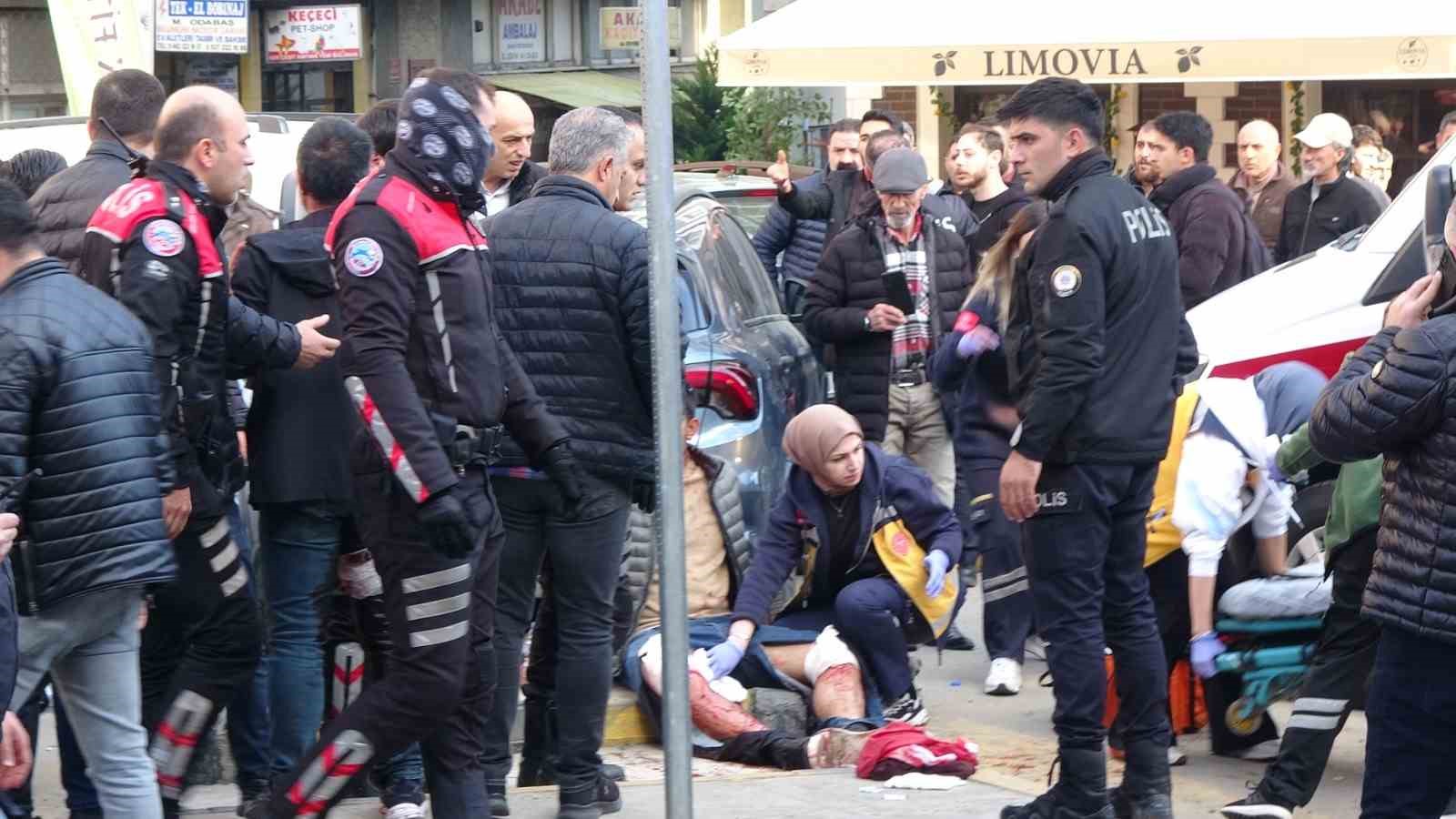 trabzonda-bicakli-kavga-1i-agir-8-yarali