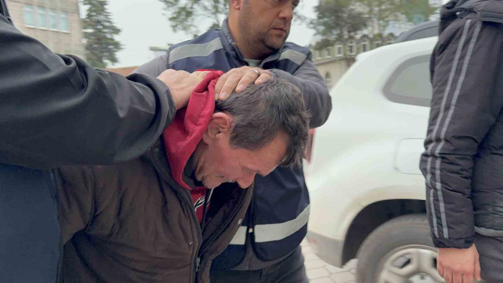 uvey-oglunu-bicaklayarak-oldurdu