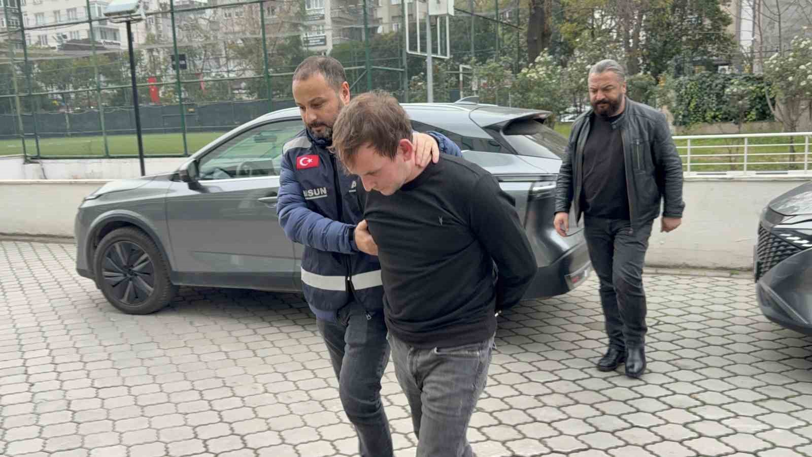 uvey-oglunu-bicaklayarak-oldurdu