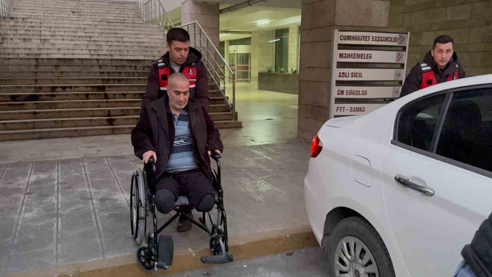 uyusturucu-ticaretinden-11-yil-ceza-yedi-ayaklari-olmayan-hukumlu-tekerlekli-sandalyeyle-cezaevine-goturuldu