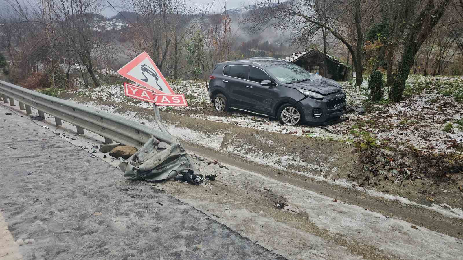 zonguldakta-kar-yagisi-kazayi-beraberinde-getirdi-2-kisi-yaralandi