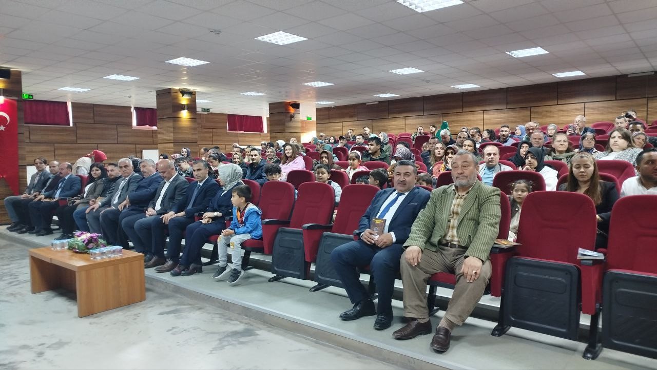 bu-imza-gununun-yazarlari-cok-farkli