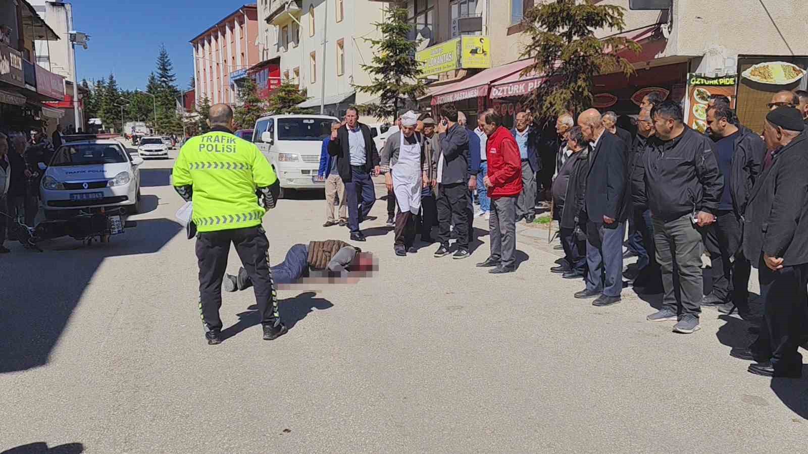 karabukte-motosiklet-yayaya-carpti-2-yarali