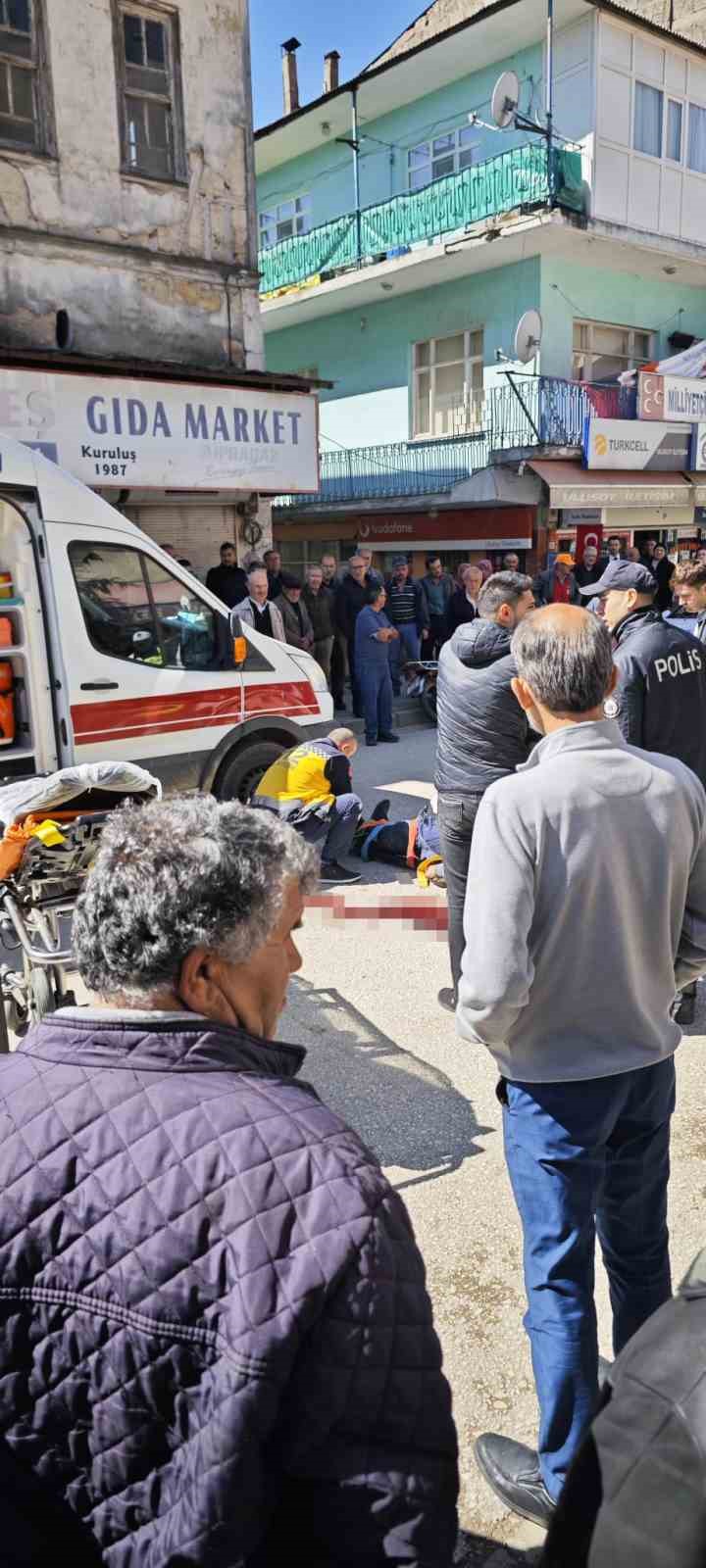 karabukte-motosiklet-yayaya-carpti-2-yarali