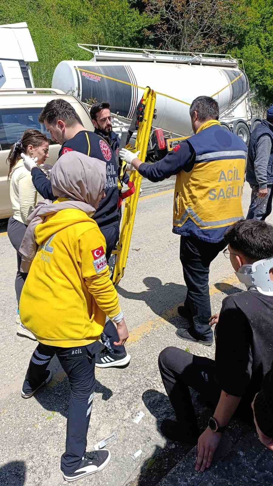 kastamonuda-freni-patlayan-beton-mikseri-istinat-duvarina-carpti-2-yarali