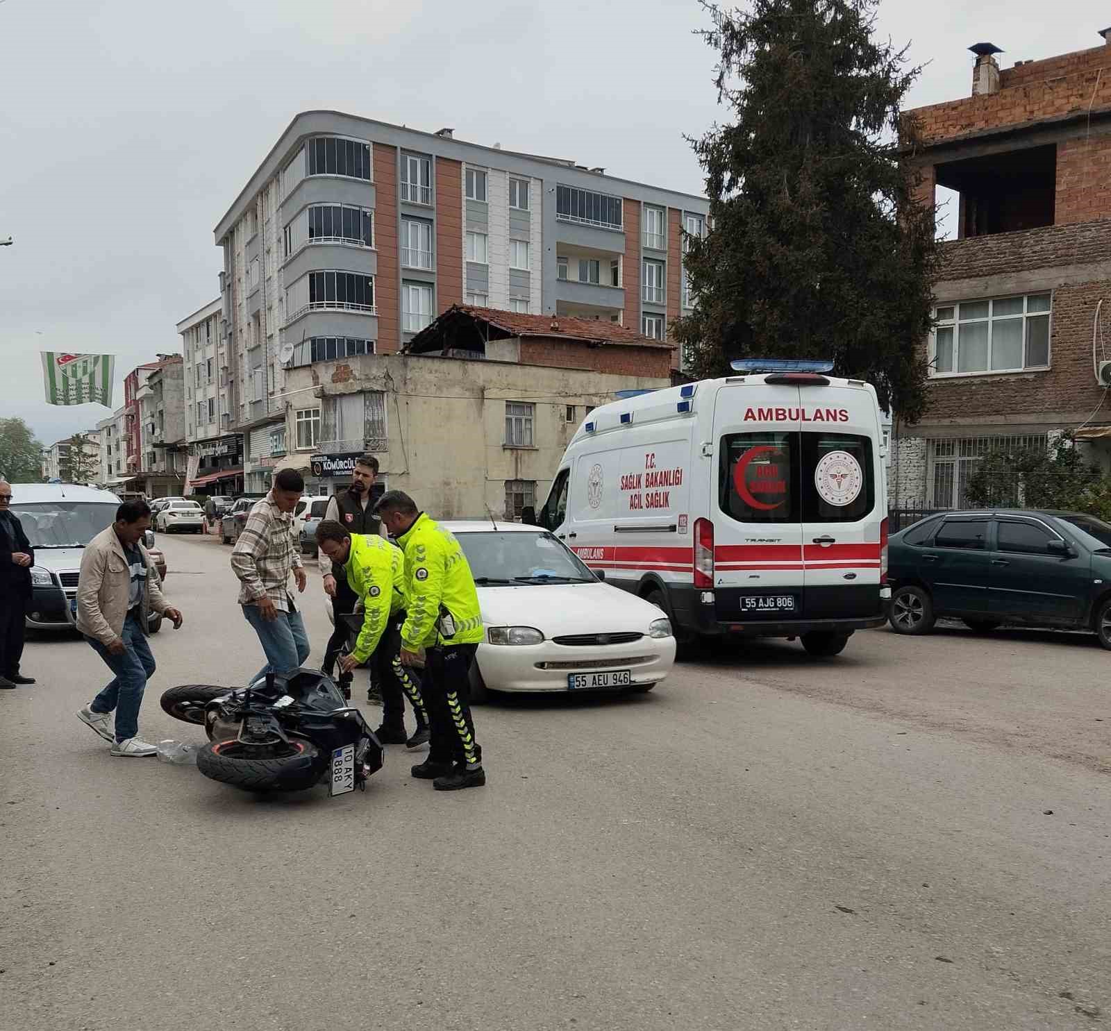 motosikletin-carptigi-yaya-yaralandi