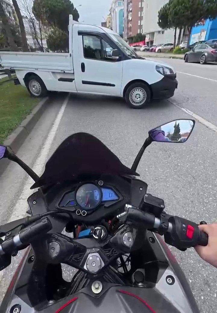 samsun-trafiginde-soforsuz-arac-panigi-yurekler-agza-geldi