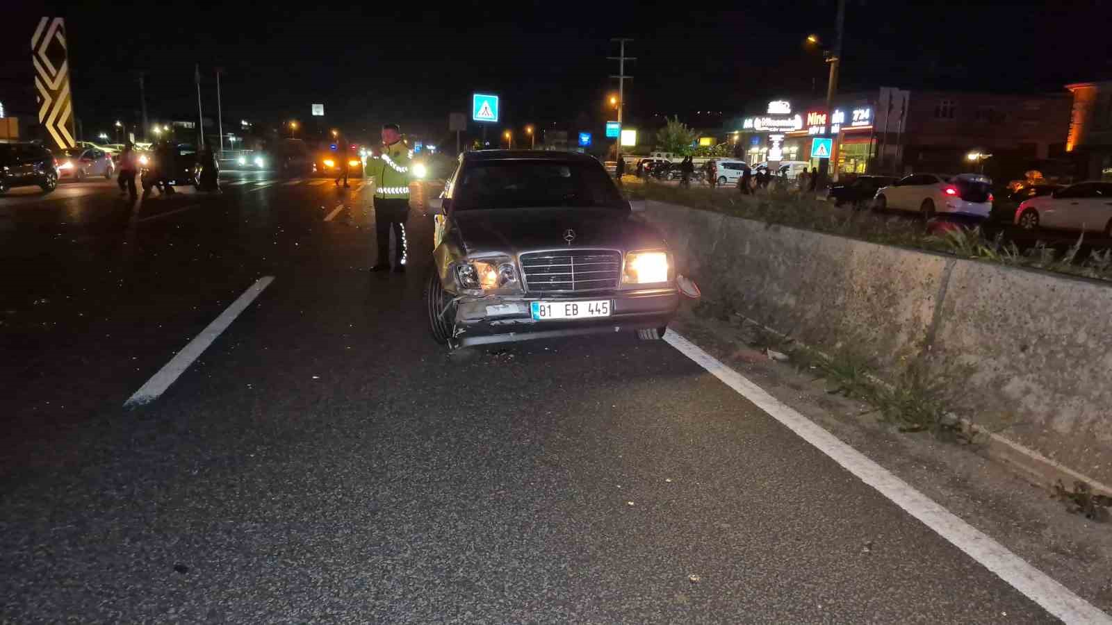 tekerlekli-sandalyeyle-yolun-karsisina-gecerken-otomobilin-carptigi-engelli-vatandas-yaralandi