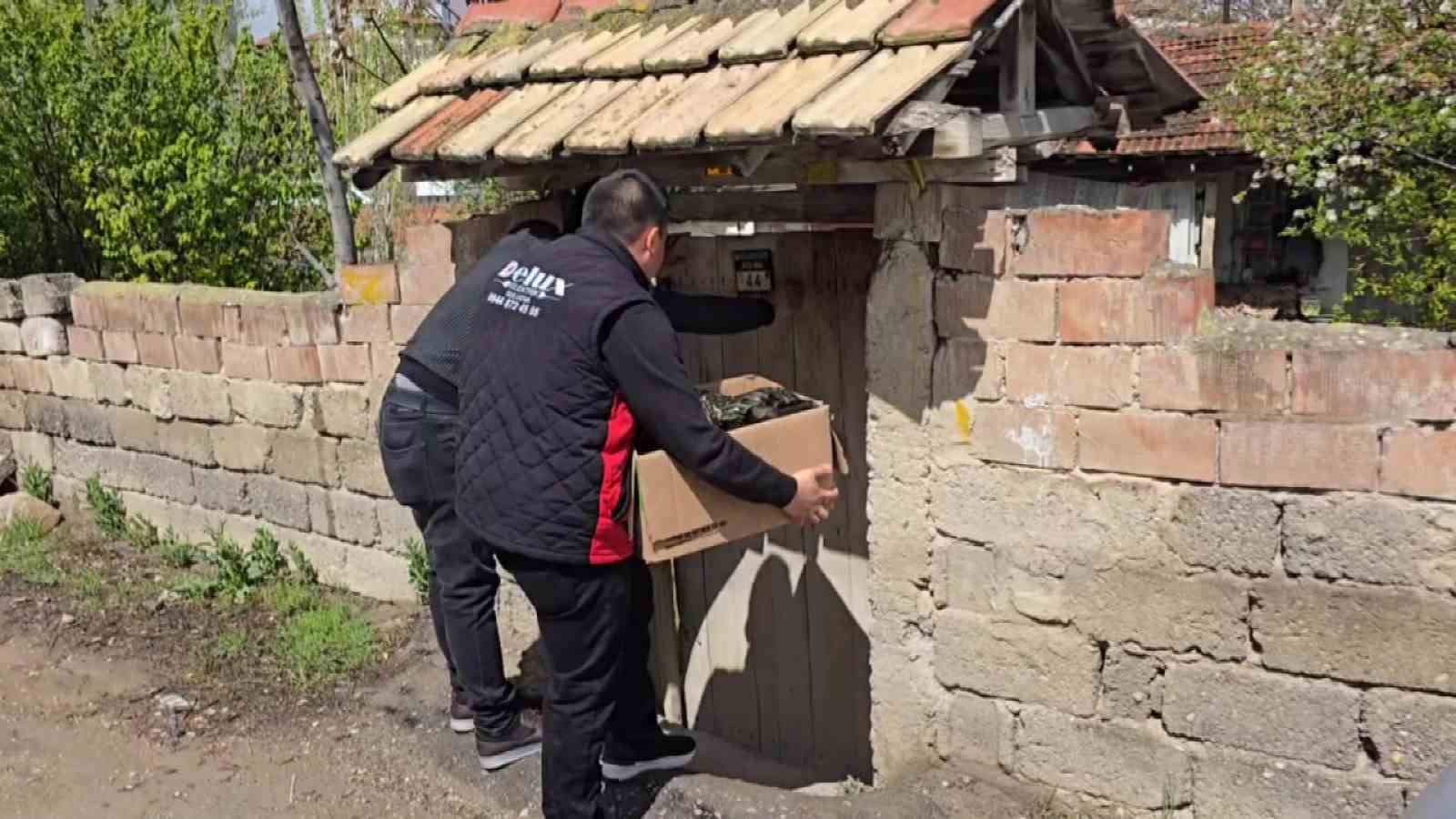 yardimsever-cirak-kazanciyla-cocuklari-sevindiriyor