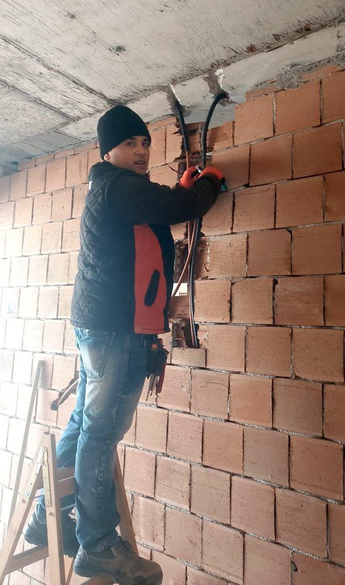 yardimsever-cirak-kazanciyla-cocuklari-sevindiriyor