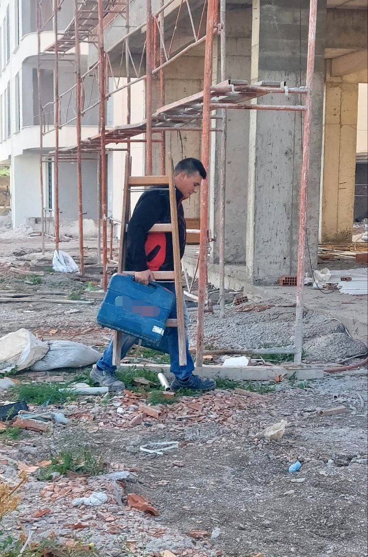 yardimsever-cirak-kazanciyla-cocuklari-sevindiriyor
