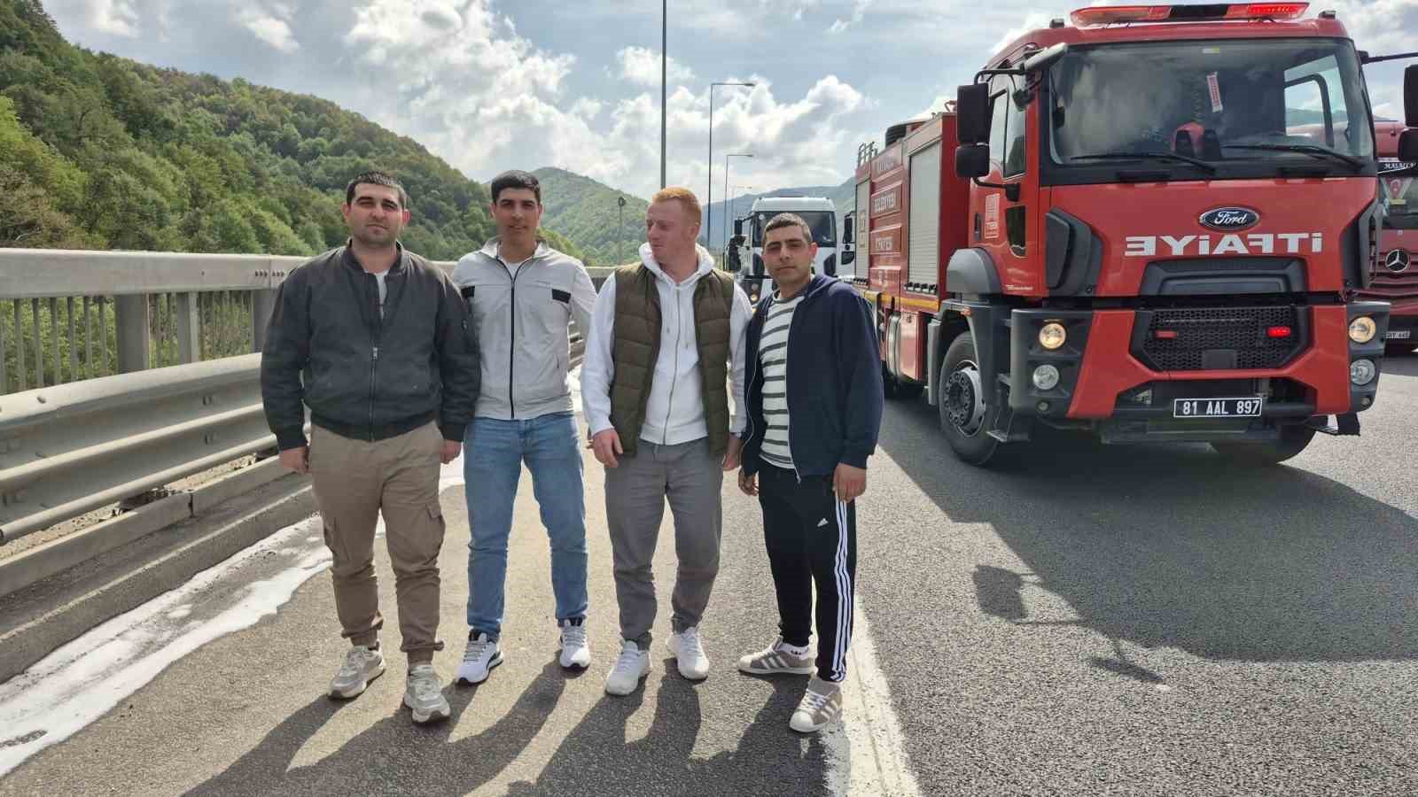 yolcu-otobusu-alevlere-teslim-oldu