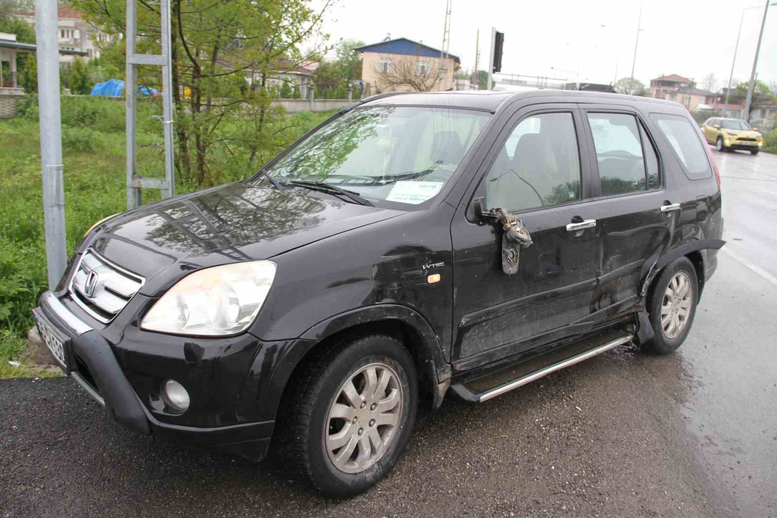 yolcu-otobusu-iki-araca-carpti-1-yarali