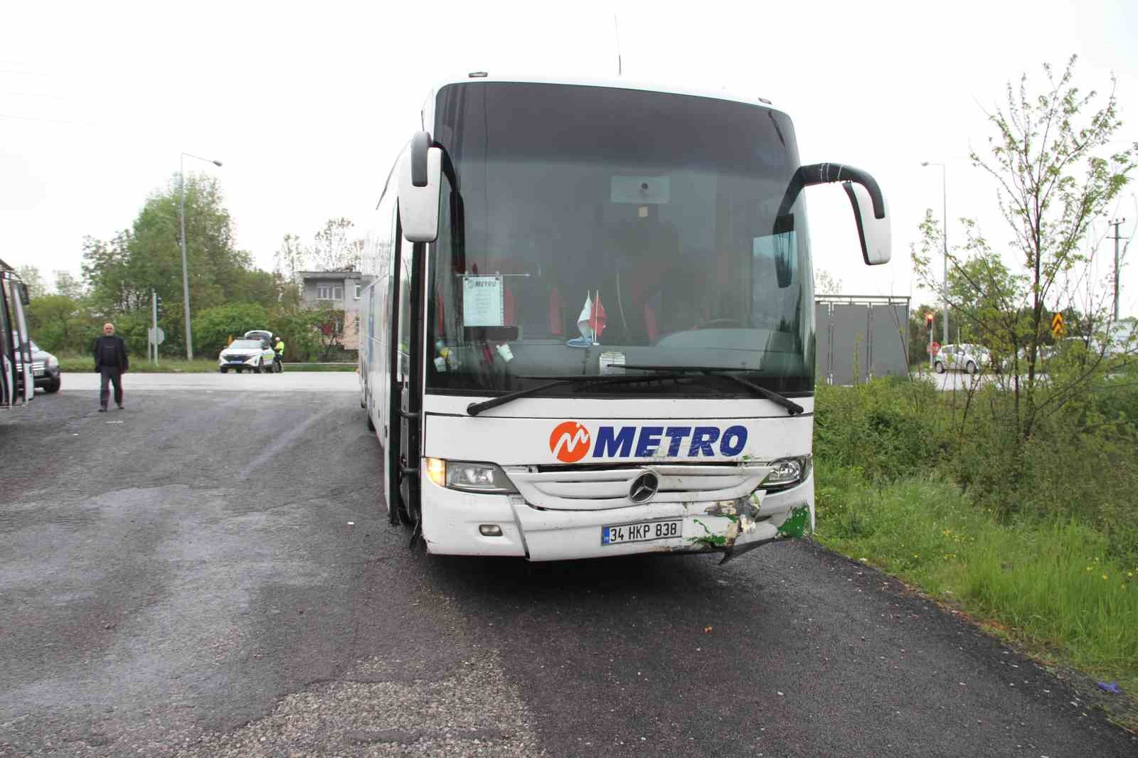 yolcu-otobusu-iki-araca-carpti-1-yarali
