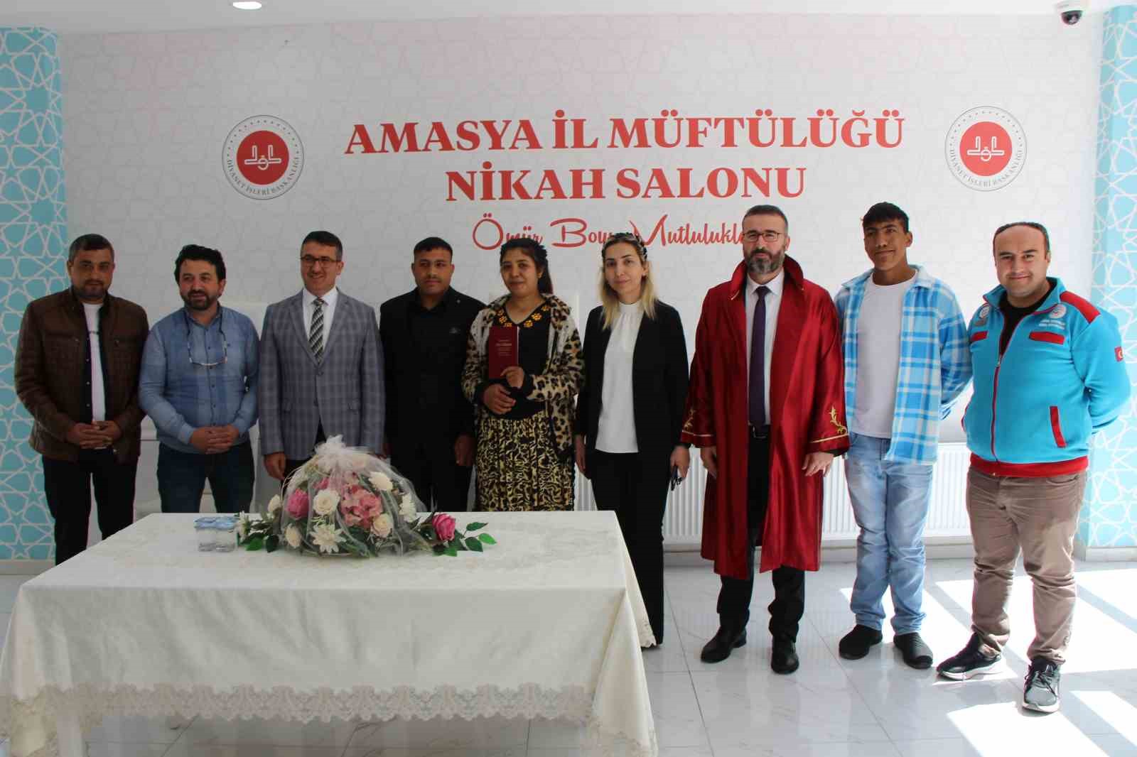 amasyada-hamile-kadin-resmi-nikah-icin-halk-gunune-basvurdu-dogacak-cocuguna-valinin-adini-verecek