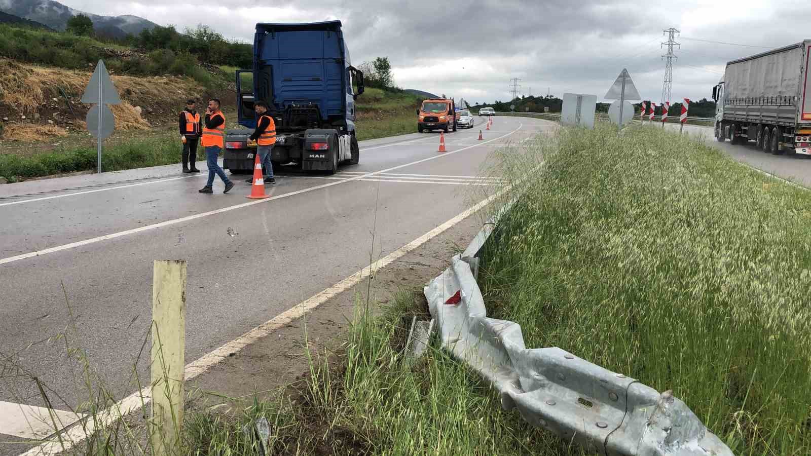amasyada-kontrolden-cikan-tir-karsi-seride-gecti-1-yarali