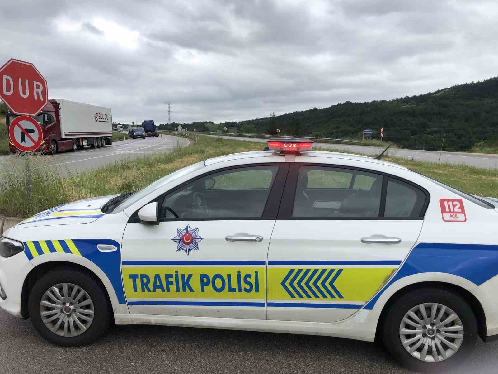 amasyada-kontrolden-cikan-tir-karsi-seride-gecti-1-yarali