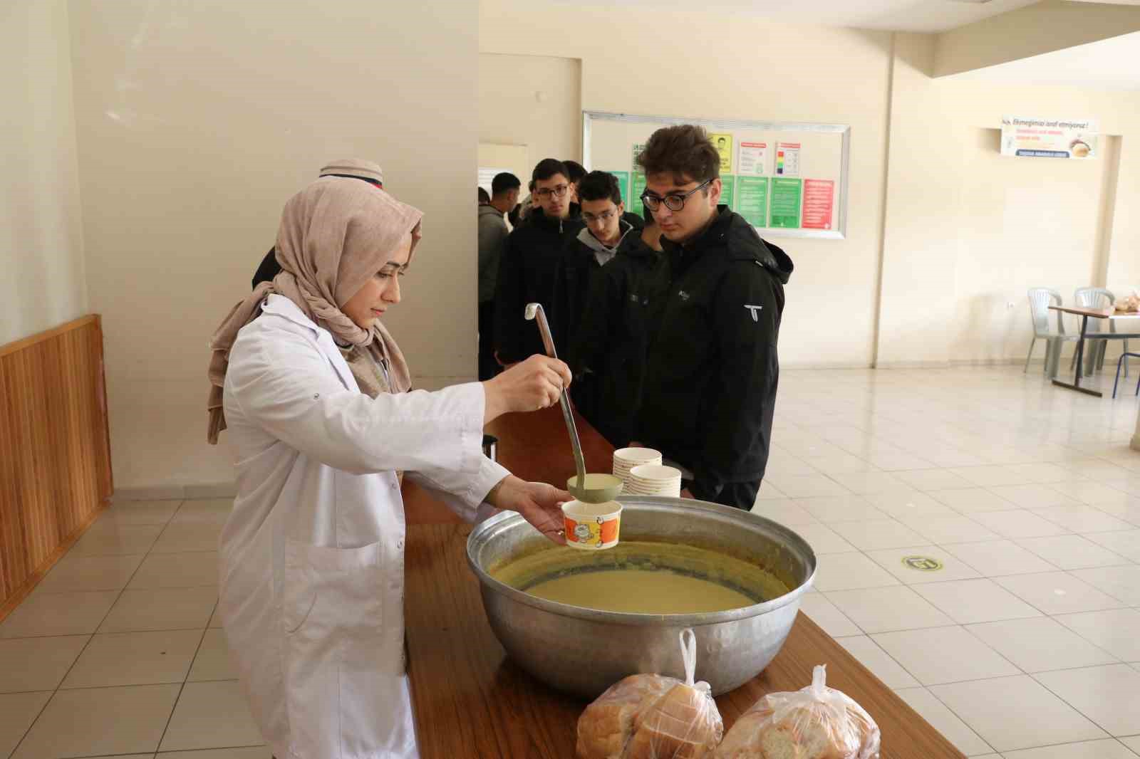 amasyada-ogrencilere-sicak-bir-baslangic-en-saglikli-kase-projesi-hayata-gecti