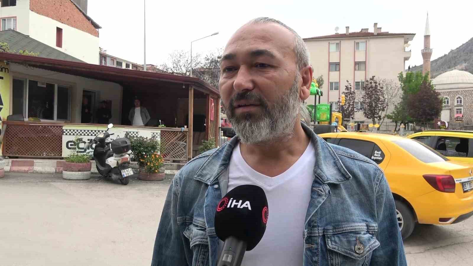 amasyada-tunelde-taksinin-kaputu-bir-anda-acildi