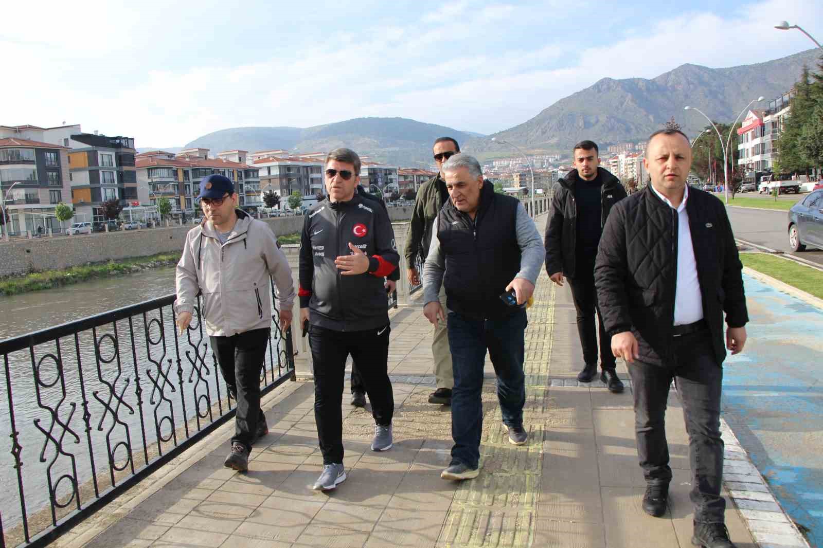 amasyada-yesilirmak-nehrinde-balik-olumleri-yasandi
