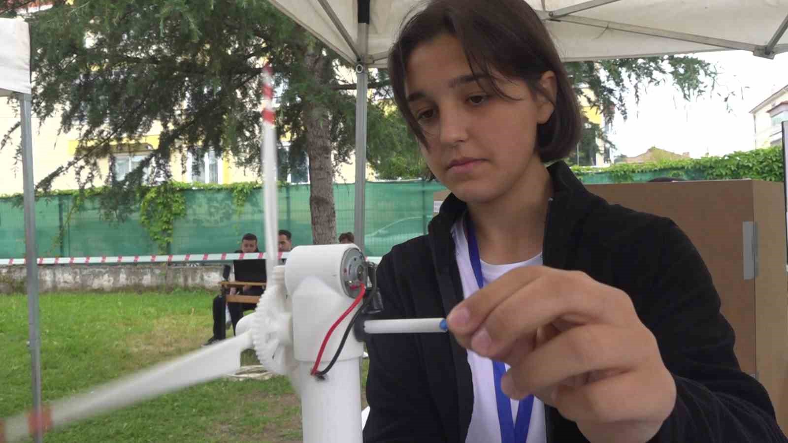 amasyali-ogrenciler-yesilirmak-nehrinin-ustunde-elektrik-uretecek-ruzgar-turbini-tasarladi