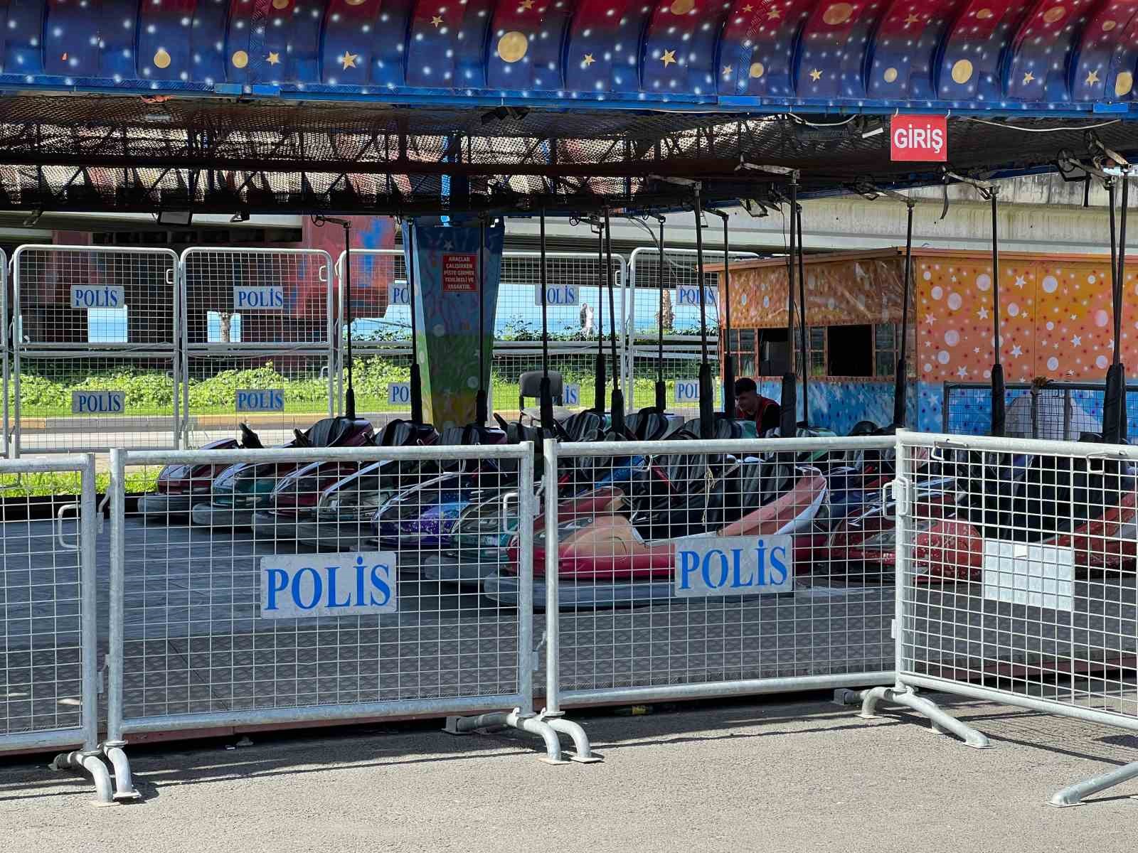 anne-ve-kizi-lunaparkta-soku-yasadilar