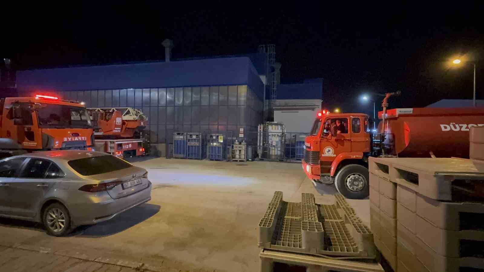 arac-yedek-parca-fabrikasinda-yangin