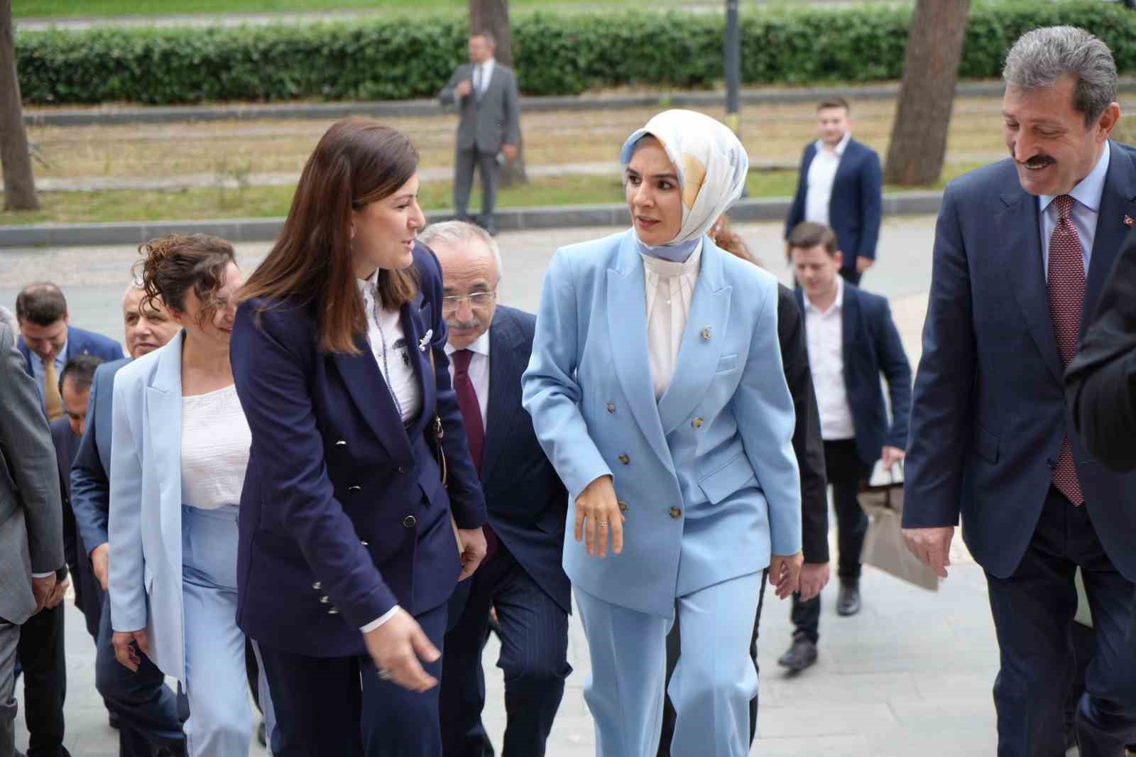 bakan-goktas-163-bin-295-annenin-hesabina-dogum-yardimi-bugun-yatiyor