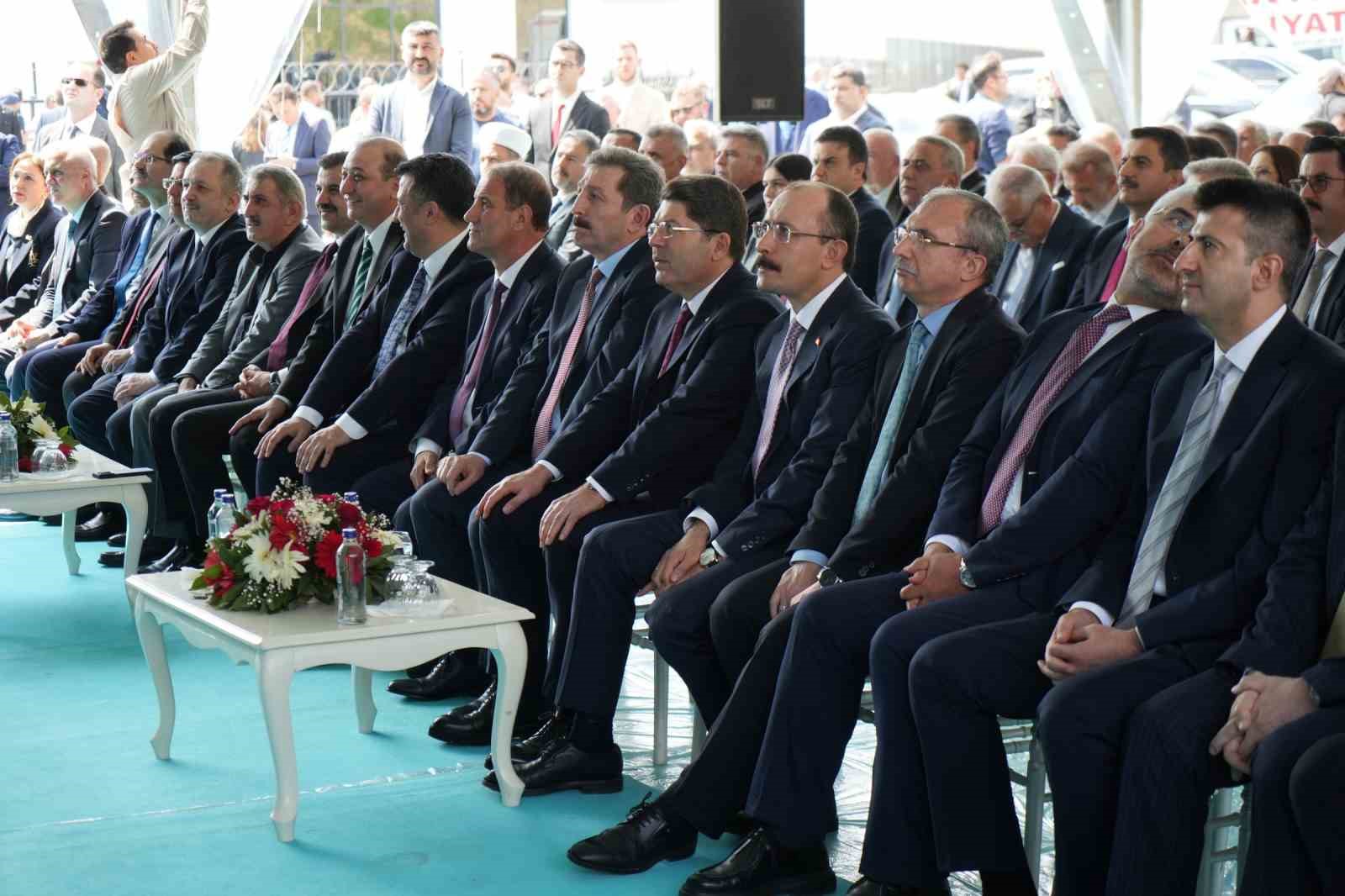 bakan-tunc-yapay-zekayla-isimizi-daha-da-kolaylastiracak-projeleri-onumuzdeki-gunlerde-milletimizle-paylasacagiz