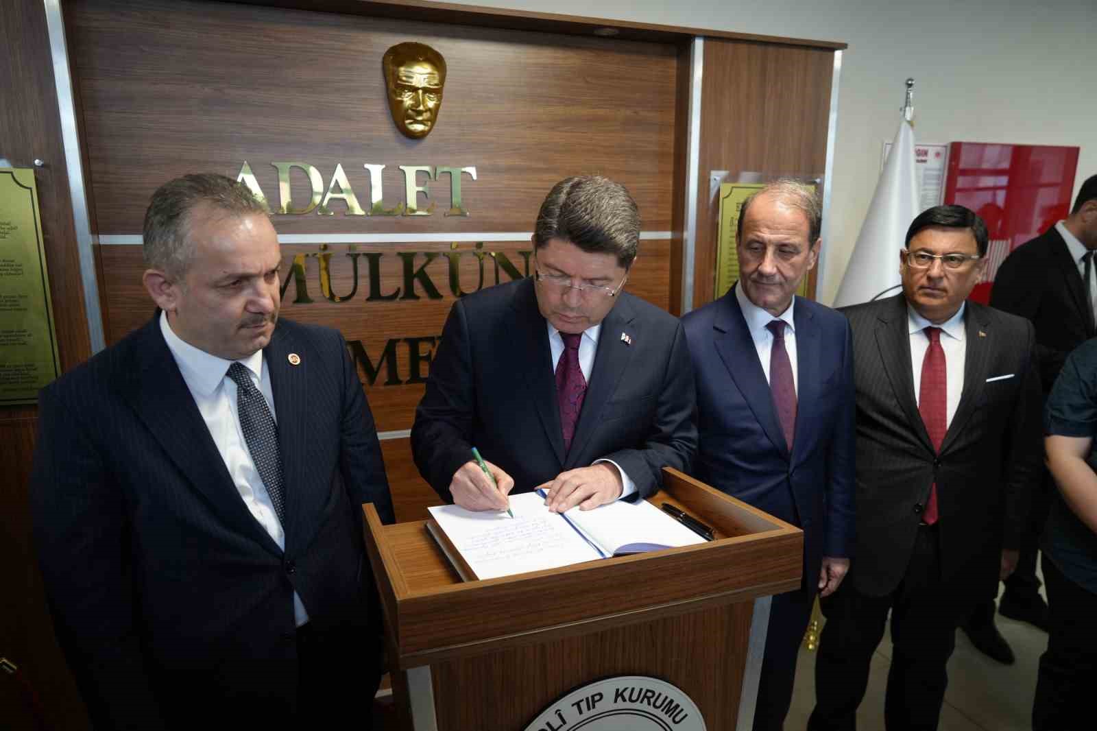 bakan-tunc-yapay-zekayla-isimizi-daha-da-kolaylastiracak-projeleri-onumuzdeki-gunlerde-milletimizle-paylasacagiz