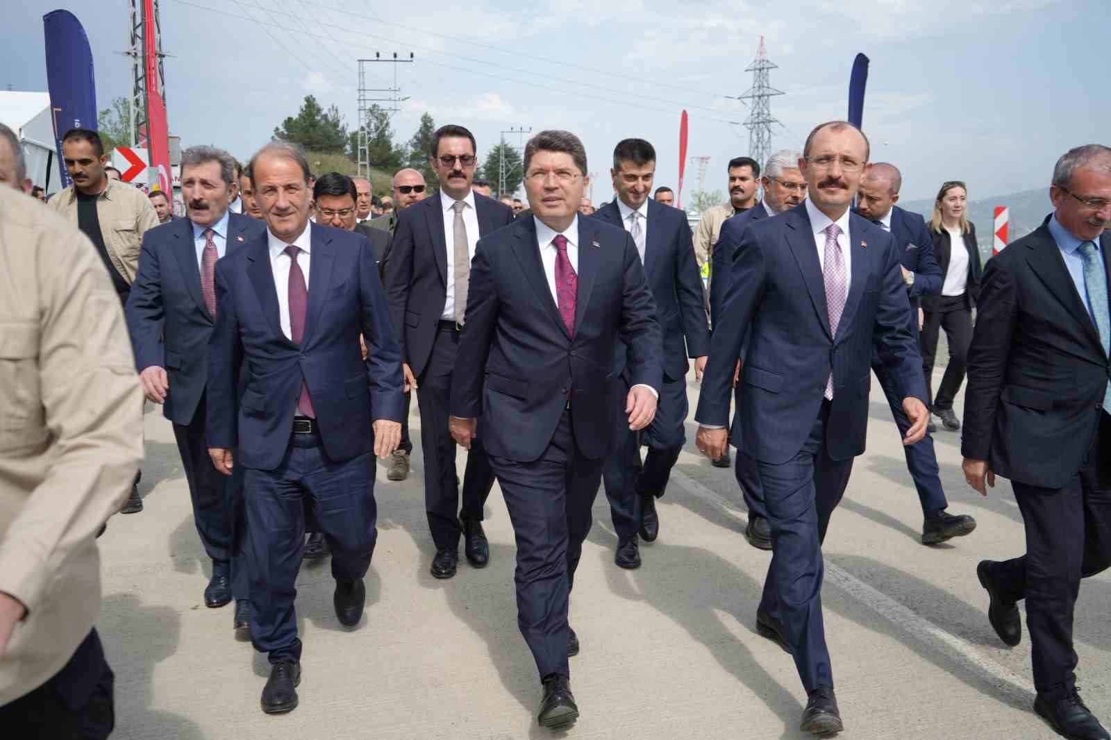 bakan-tunc-yapay-zekayla-isimizi-daha-da-kolaylastiracak-projeleri-onumuzdeki-gunlerde-milletimizle-paylasacagiz