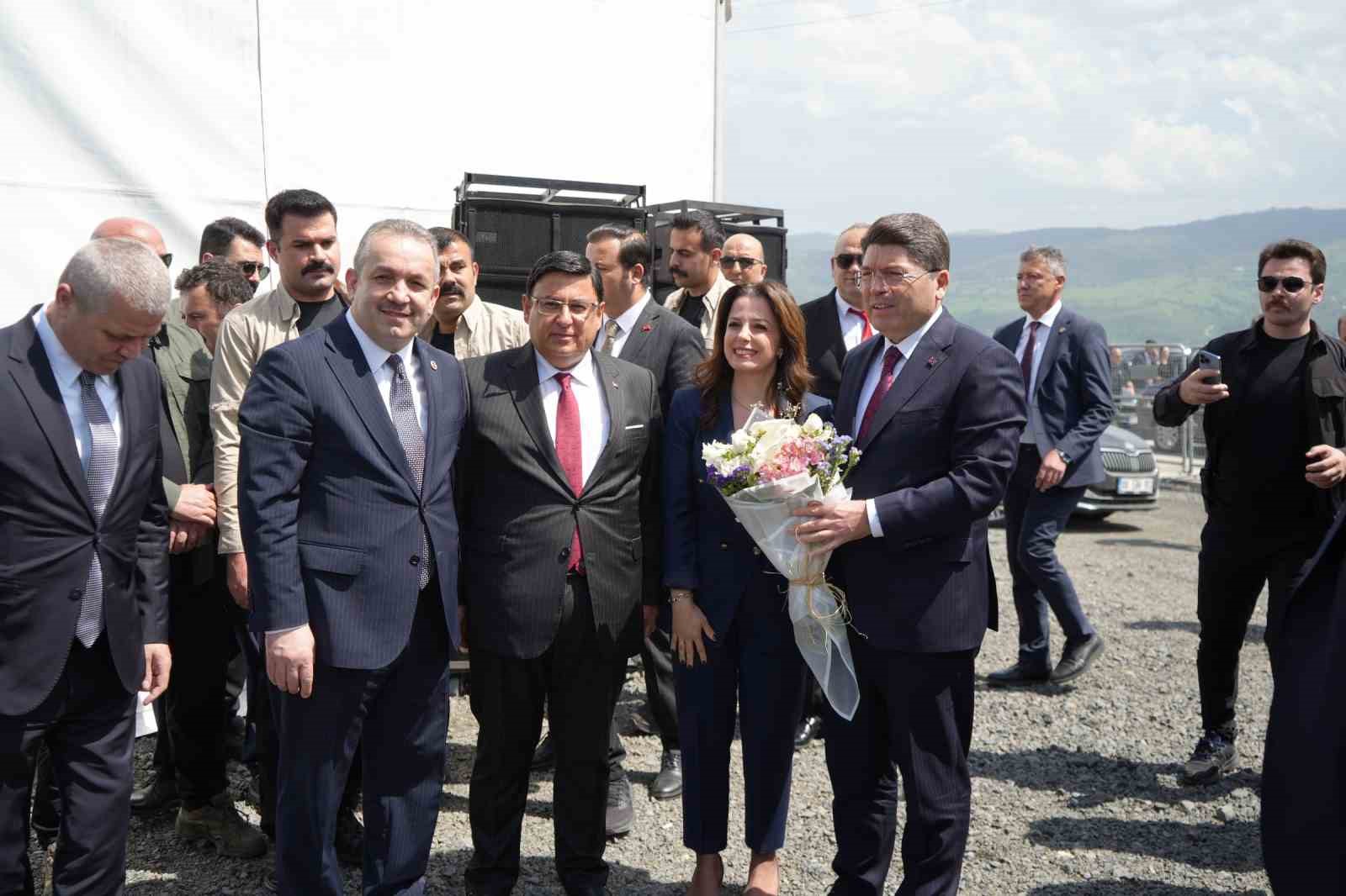 bakan-tunc-yapay-zekayla-isimizi-daha-da-kolaylastiracak-projeleri-onumuzdeki-gunlerde-milletimizle-paylasacagiz