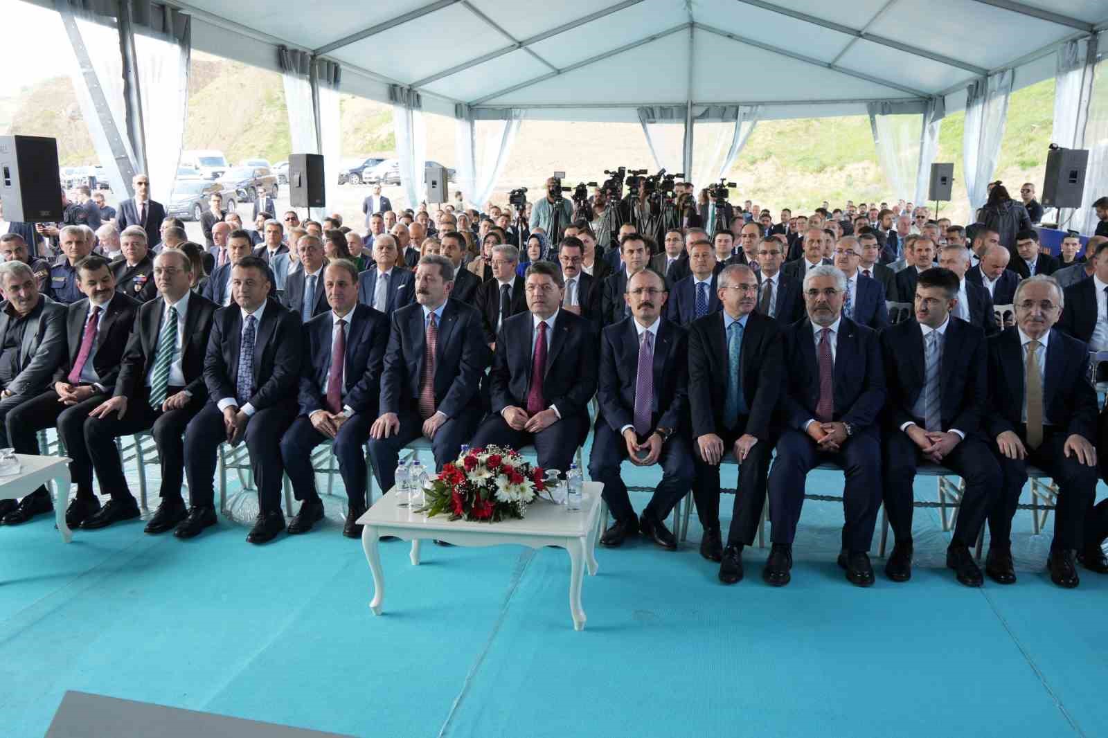 bakan-tunc-yapay-zekayla-isimizi-daha-da-kolaylastiracak-projeleri-onumuzdeki-gunlerde-milletimizle-paylasacagiz