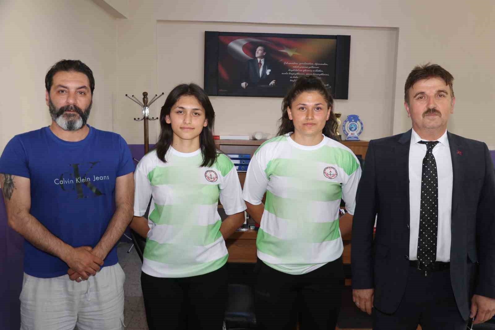 bilegi-bukulmeyen-kardesler-rukiye-ve-aysenur