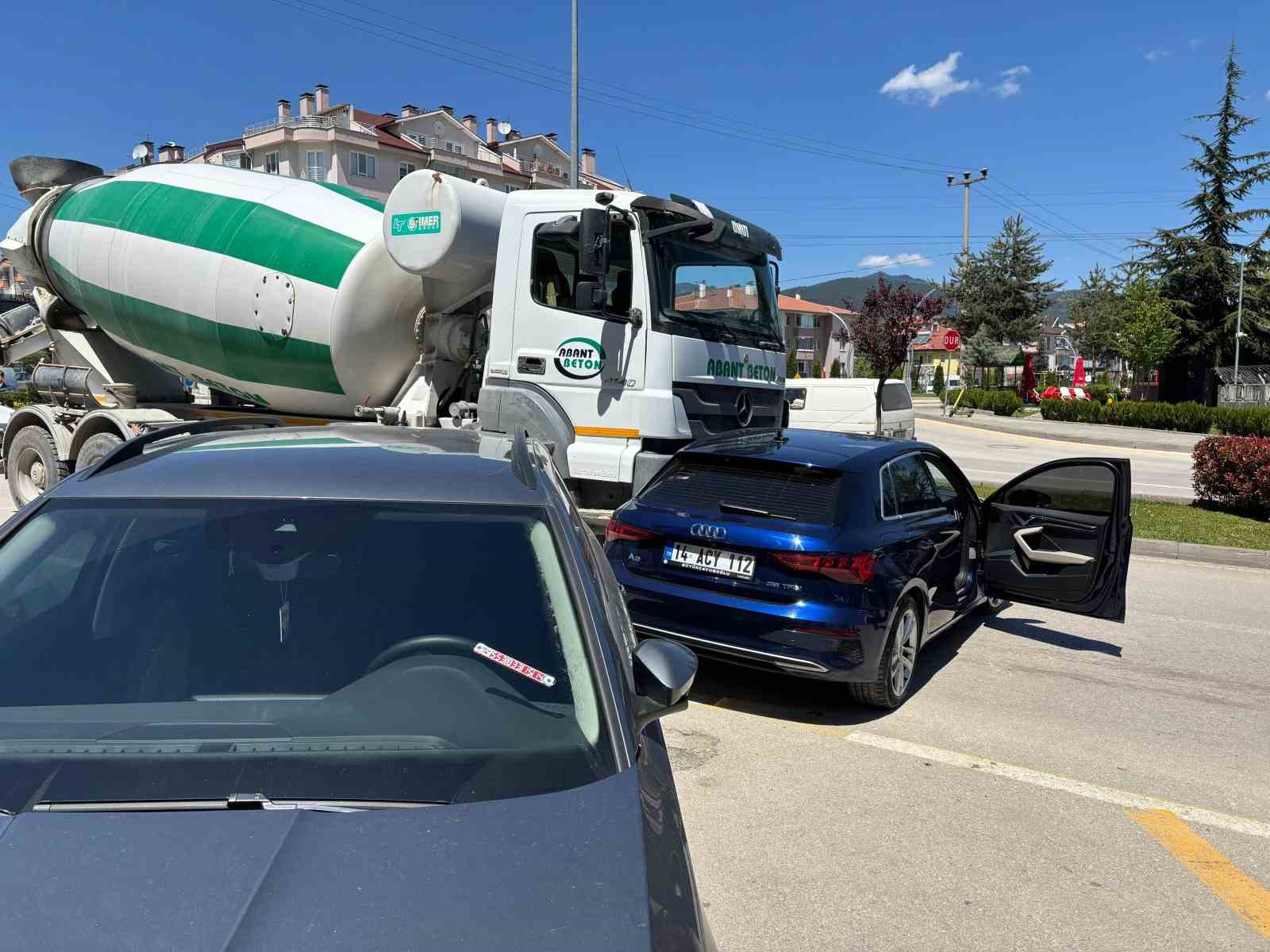 boluda-beton-mikseri-ile-otomobil-carpisti-1-yarali