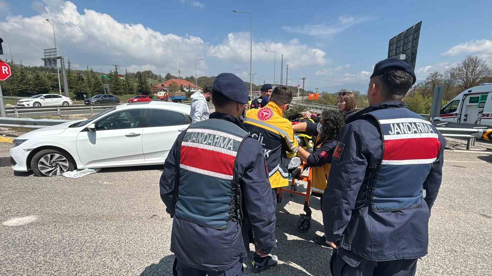 boluda-hafif-ticari-arac-ile-otomobil-carpisti-10-yarali