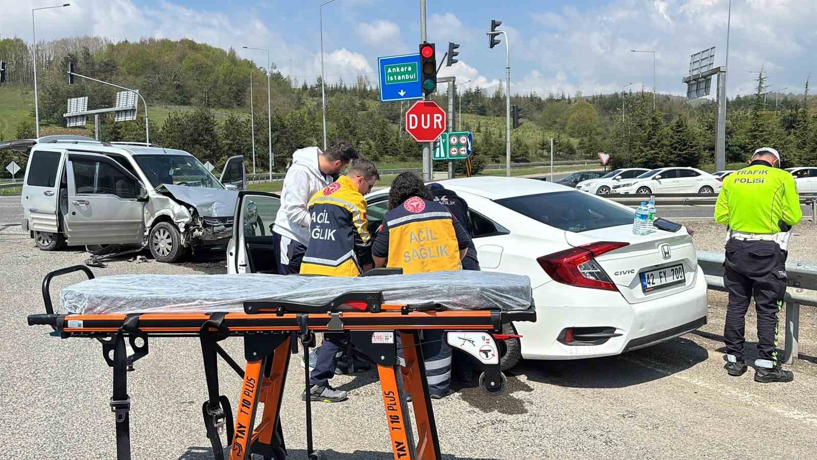 boluda-hafif-ticari-arac-ile-otomobil-carpisti-10-yarali