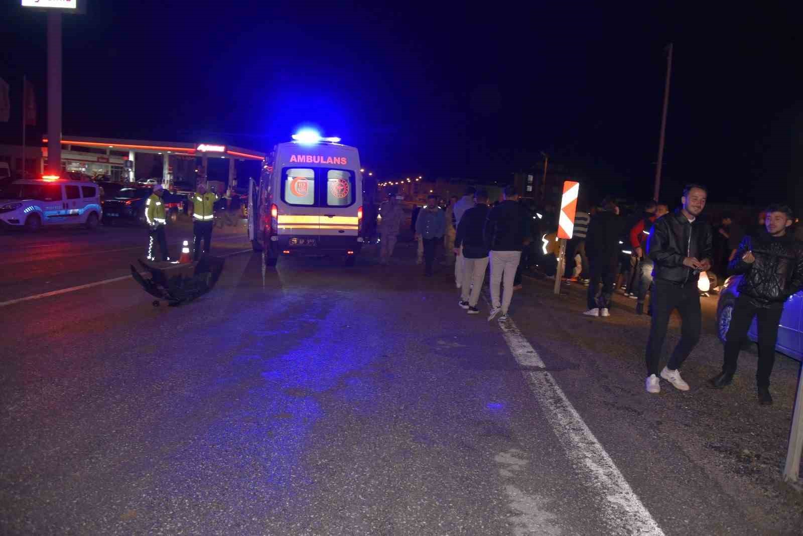 carpistiktan-sonra-savrulan-2-arac-yayalarin-arasinda-daldi-11-yarali