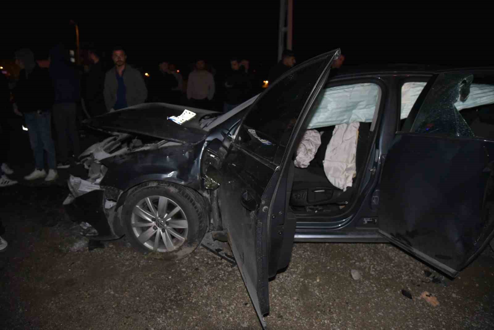 carpistiktan-sonra-savrulan-2-arac-yayalarin-arasinda-daldi-11-yarali