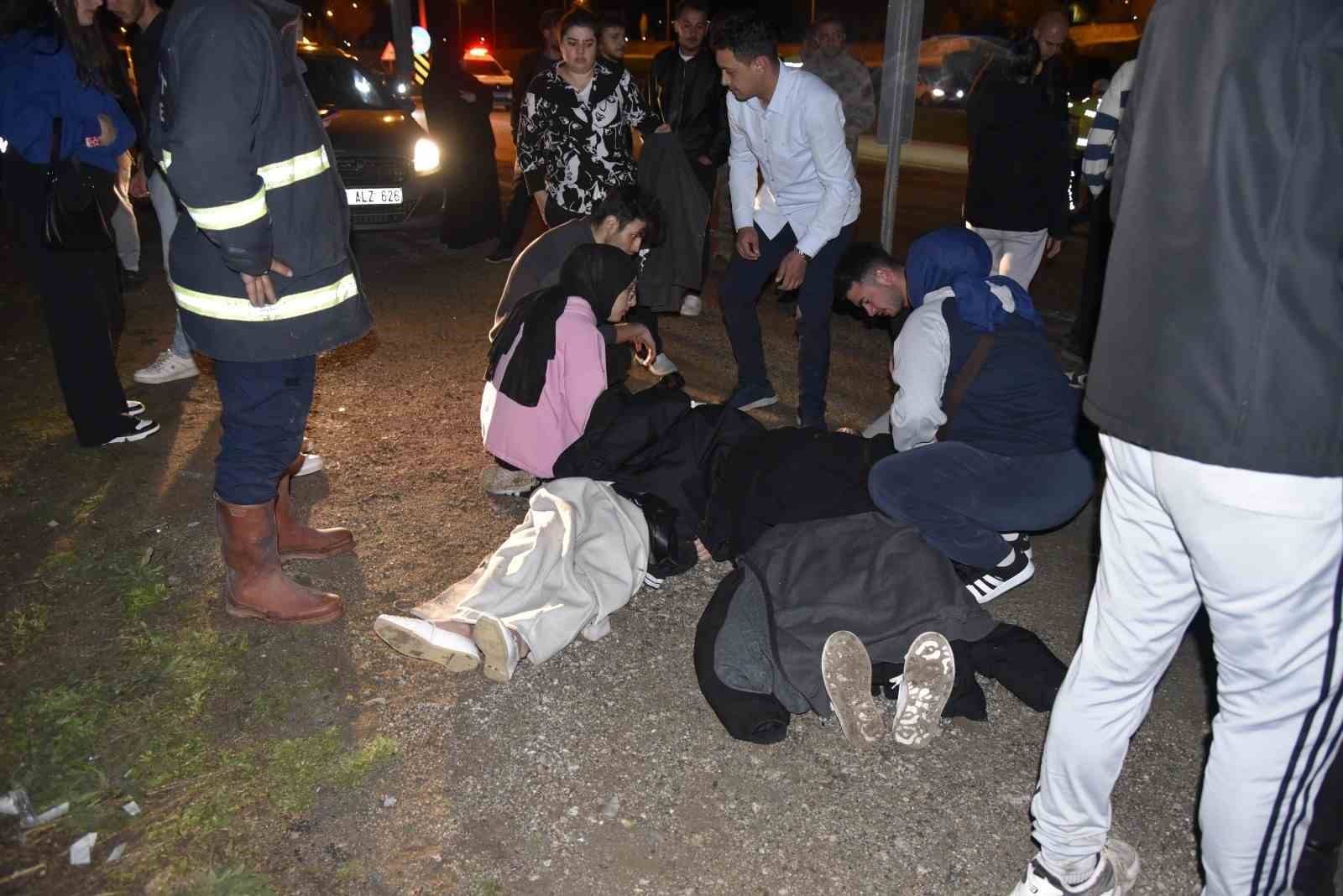 carpistiktan-sonra-savrulan-2-arac-yayalarin-arasinda-daldi-11-yarali