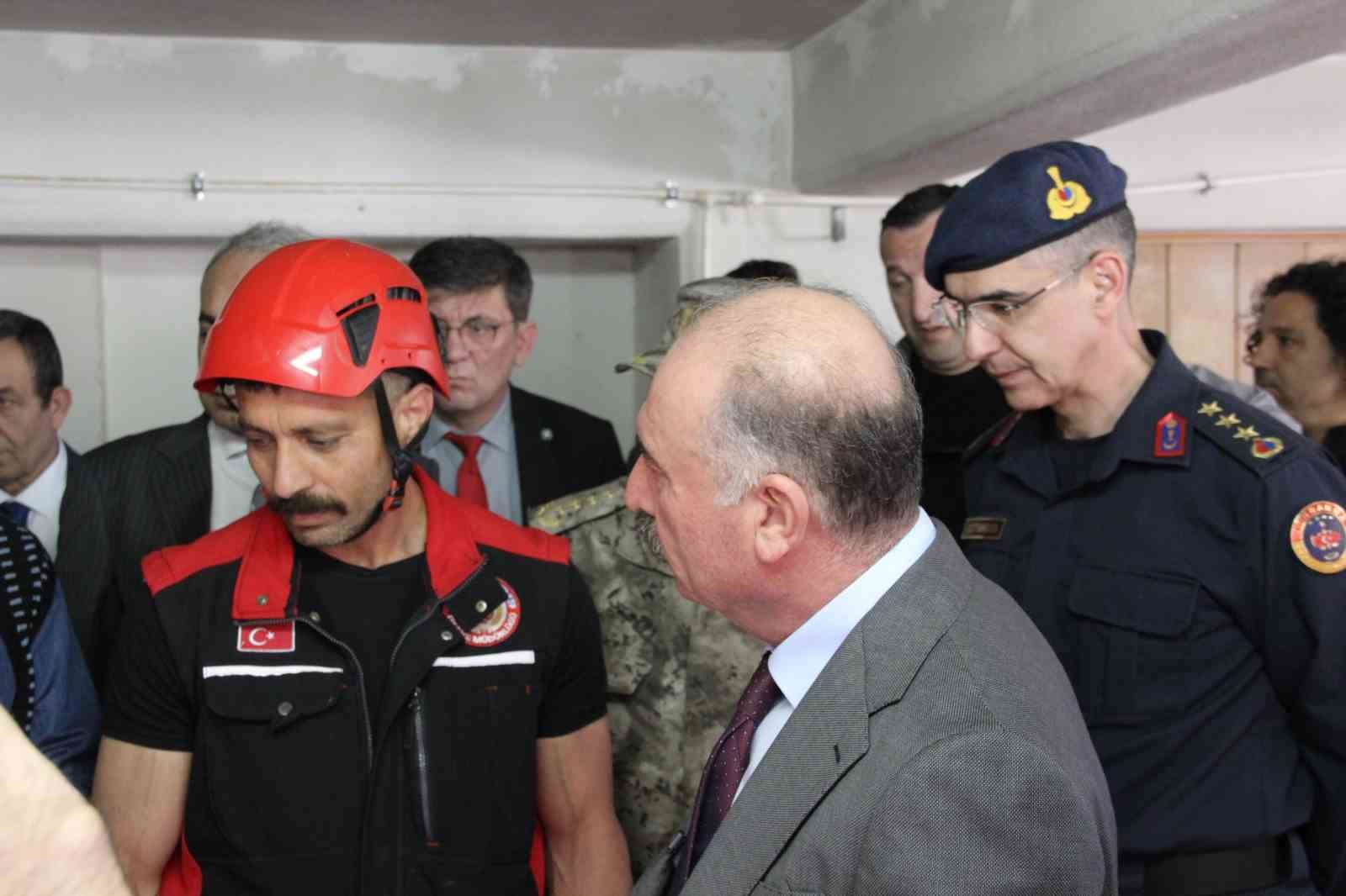 corum-valisi-ali-calgan-iscilerden-birinin-hayati-tehlikesi-var