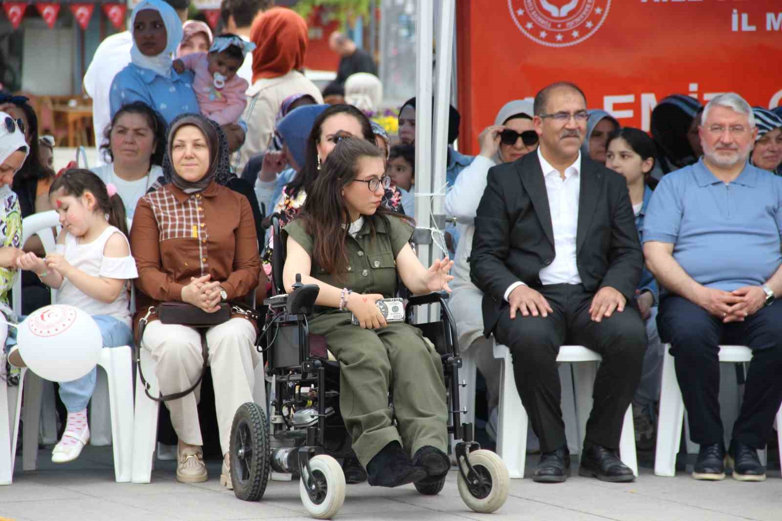 corumda-aileler-festivalde-bulustu-ortaya-renkli-goruntuler-cikti