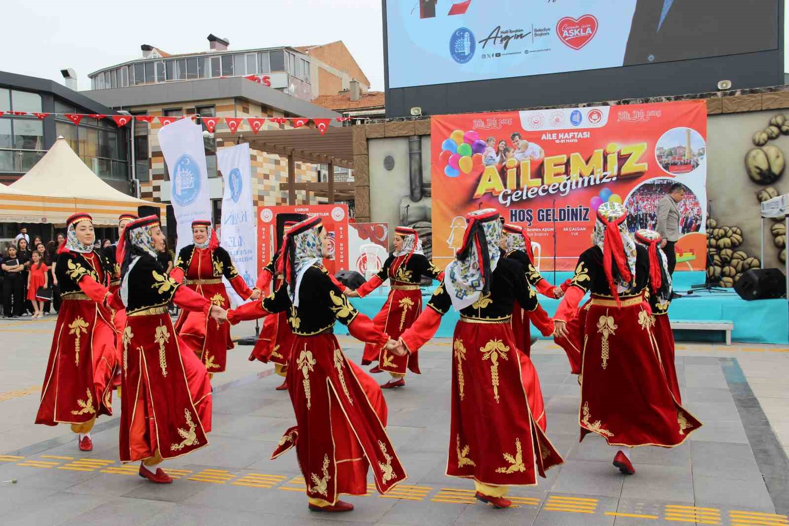 corumda-aileler-festivalde-bulustu-ortaya-renkli-goruntuler-cikti