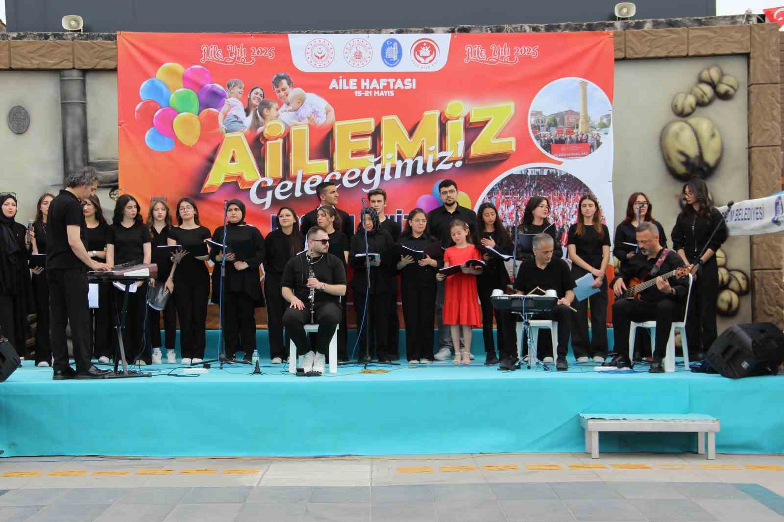 corumda-aileler-festivalde-bulustu-ortaya-renkli-goruntuler-cikti