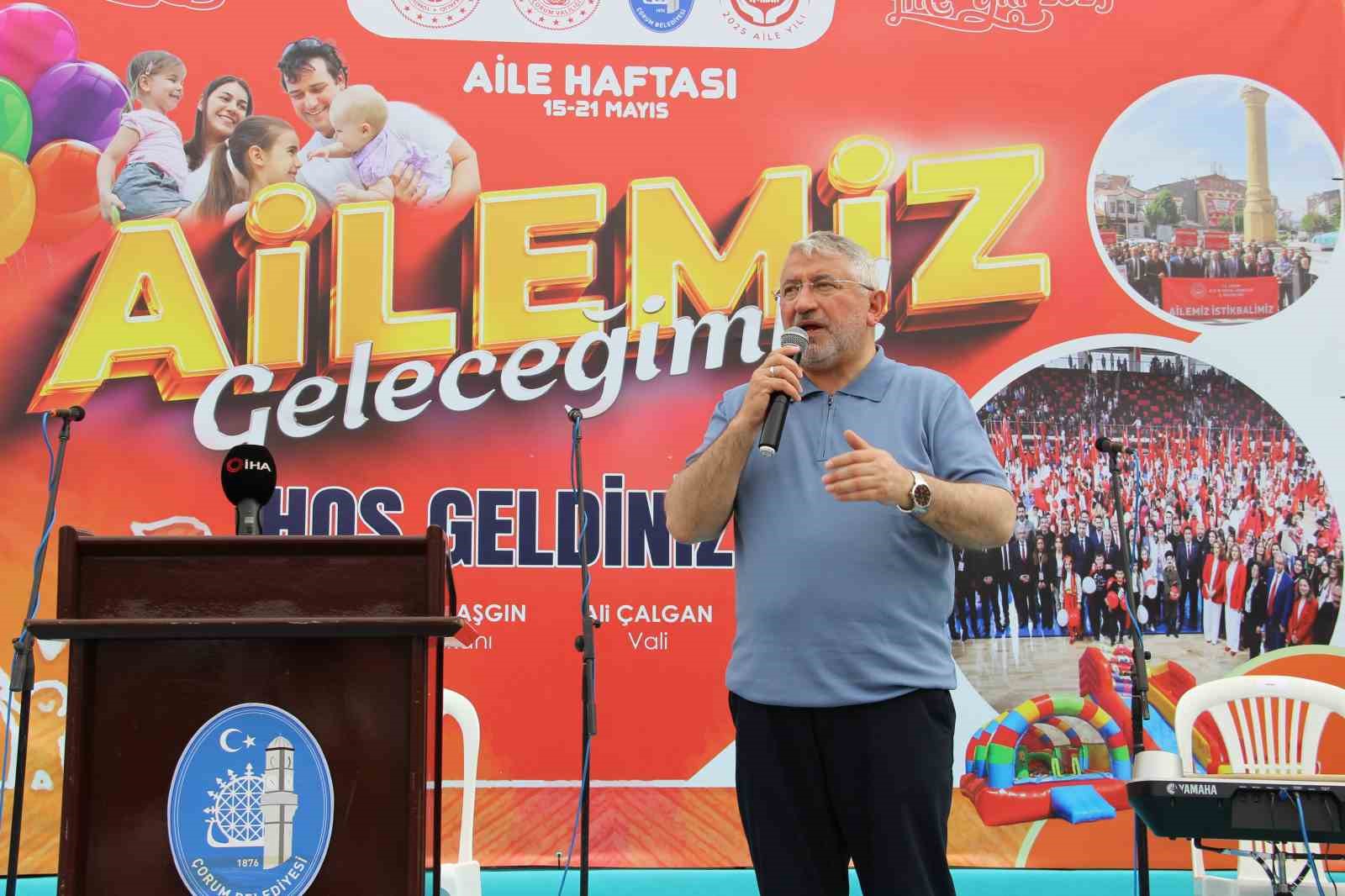 corumda-aileler-festivalde-bulustu-ortaya-renkli-goruntuler-cikti