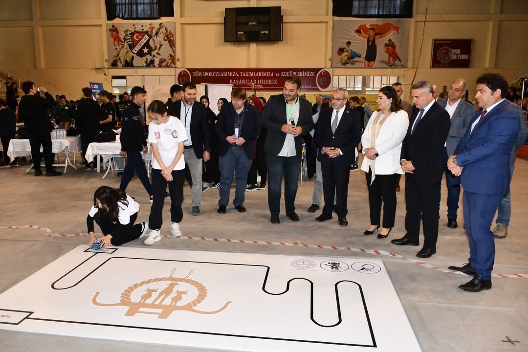 corumda-ilk-kez-duzenlenen-robofestte-44-robot-yaristi