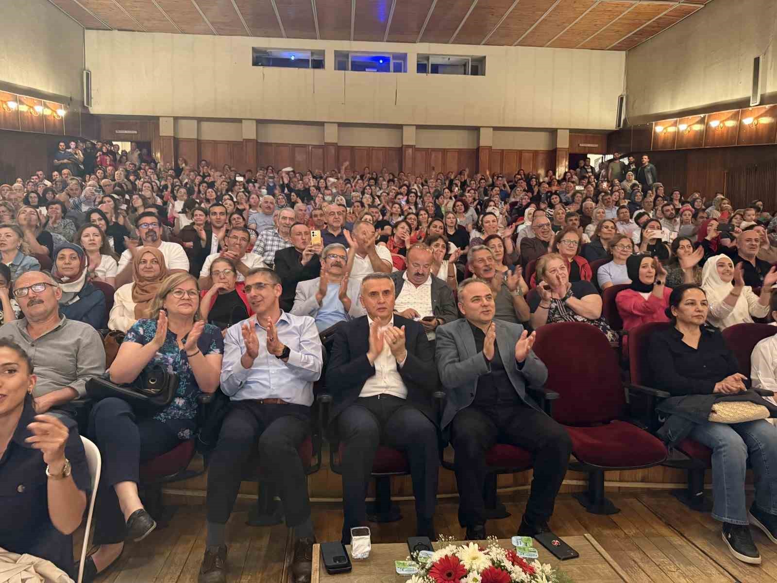 corumda-turku-dolu-gece-belediye-korosundan-muhtesem-konser